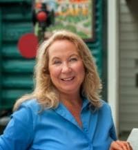 Lisa Descoteaux